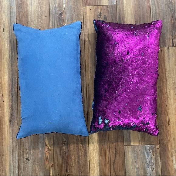 Color changing flip sequin pillow. Blue to purple. Sequin and blue microfiber. - Picture 2 of 2